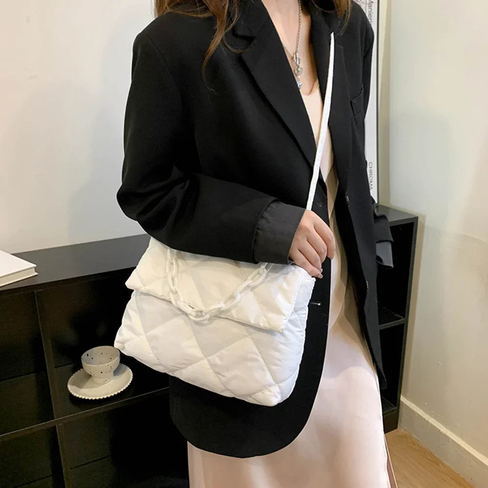 Sac Matelassé Noir avec Chaîne Élégante