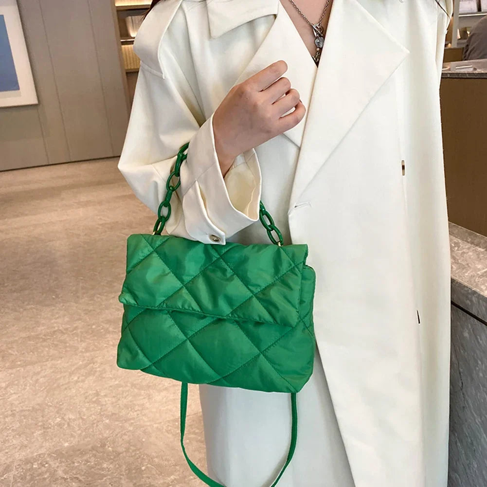 Sac Matelassé Noir avec Chaîne Élégante