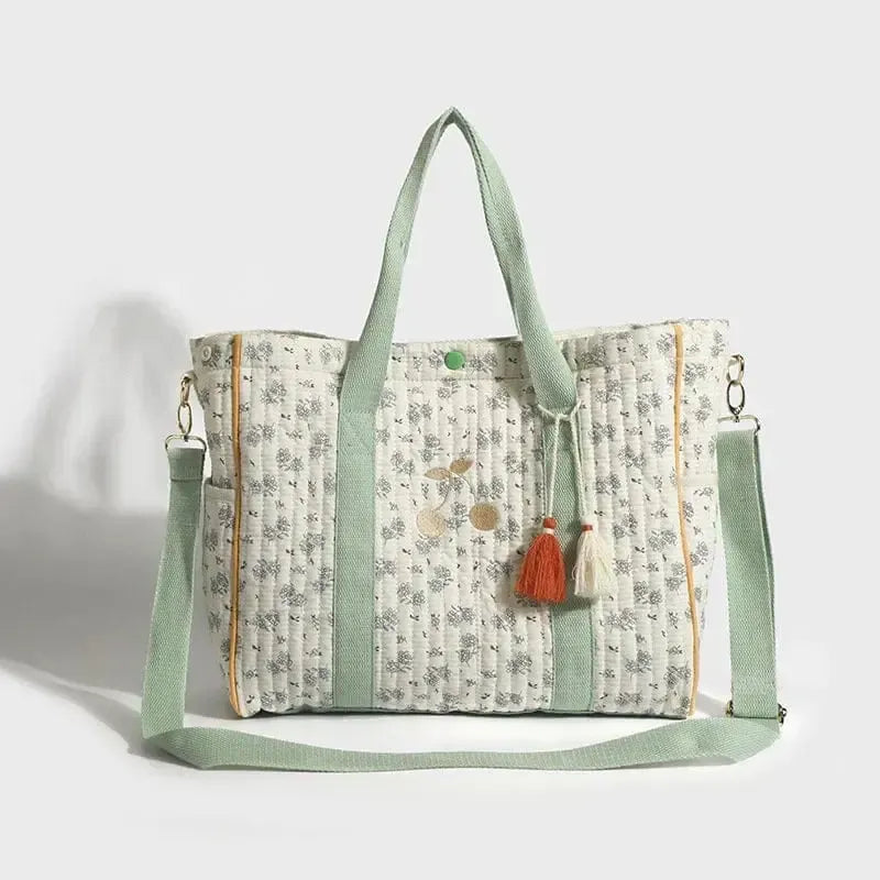 Sac à langer matelassé à pompon Émeraude