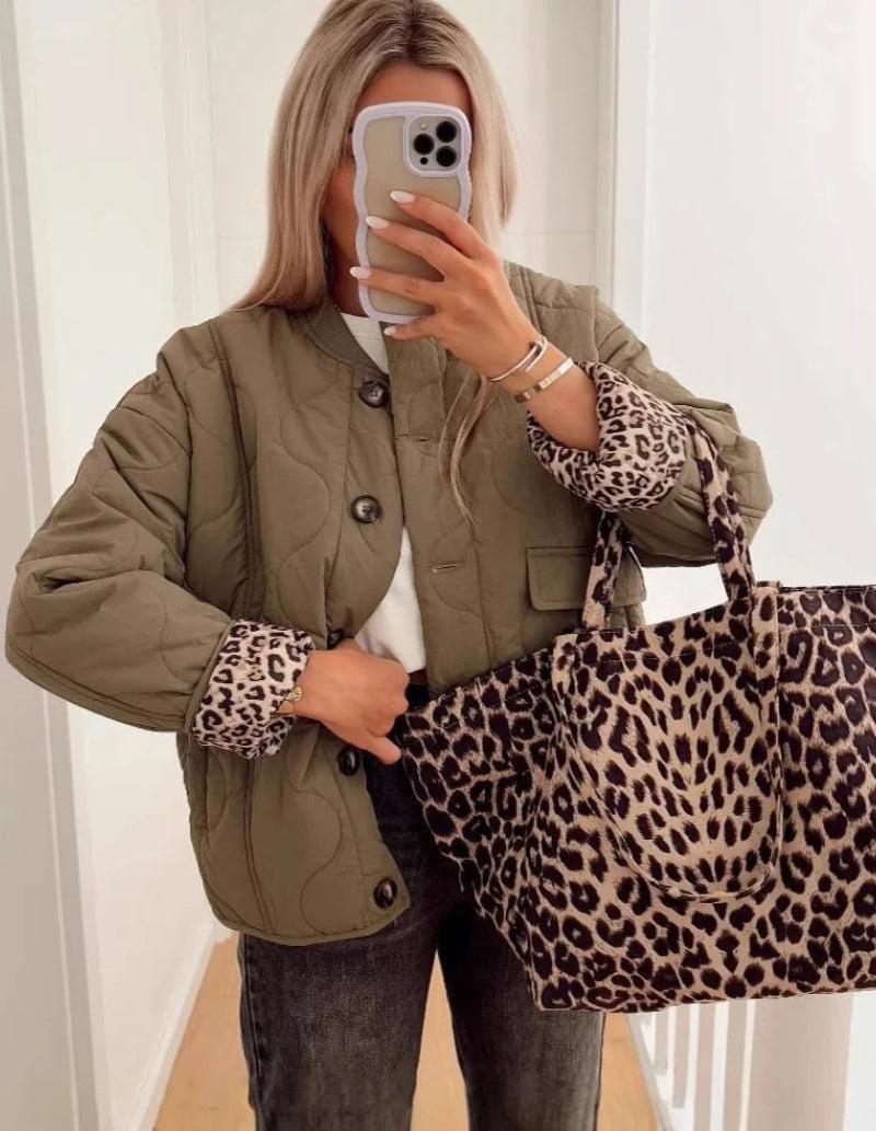 Veste Courte Matelassée Léopard Glam Chic